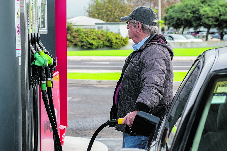 Petróleo em queda baixa combustíveis