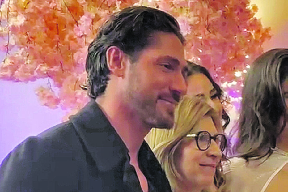 Ator no final do desfile