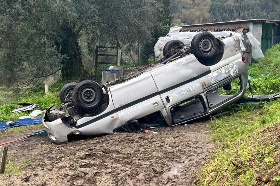 Carrinha com idosos despista-se na EN 101 e cai numa ravina em Vila Verde