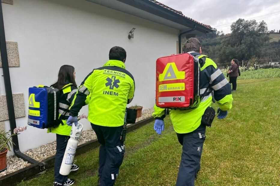 Carrinha com idosos despista-se na EN 101 e cai numa ravina em Vila Verde