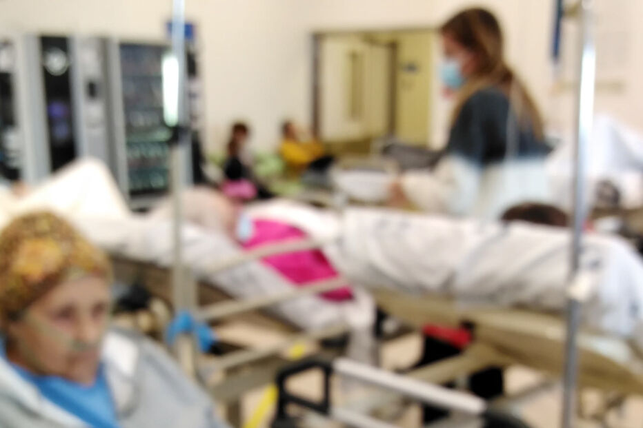 Doentes urgentes esperam três horas no Hospital de Santa Maria