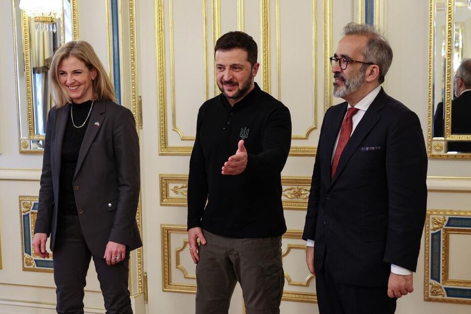 Paulo Rangel com Volodymir Zelensky e a ministra dos Negócios Estrangeiros da Áustria, Beate Meinl-Reisinger