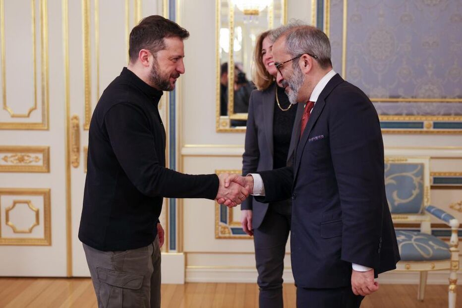 Paulo Rangel com Volodymir Zelensky e a ministra dos Negócios Estrangeiros da Áustria, Beate Meinl-Reisinger