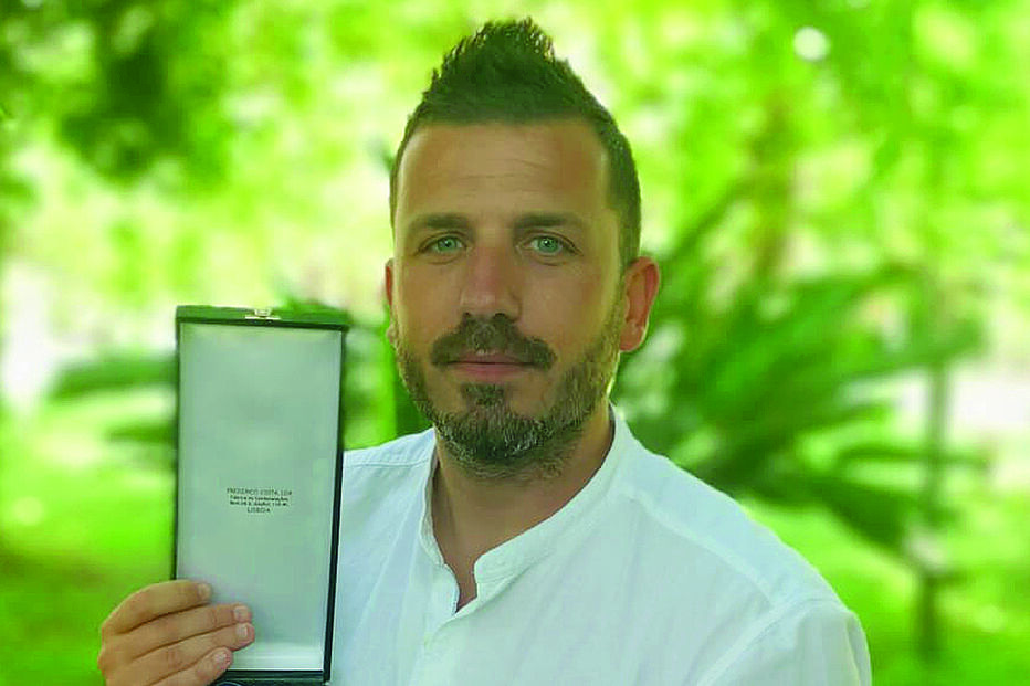 ‘Dudu’ com um prémio que ganhou nos bombeiros 