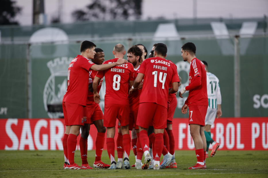 Kökcü inaugura o marcador