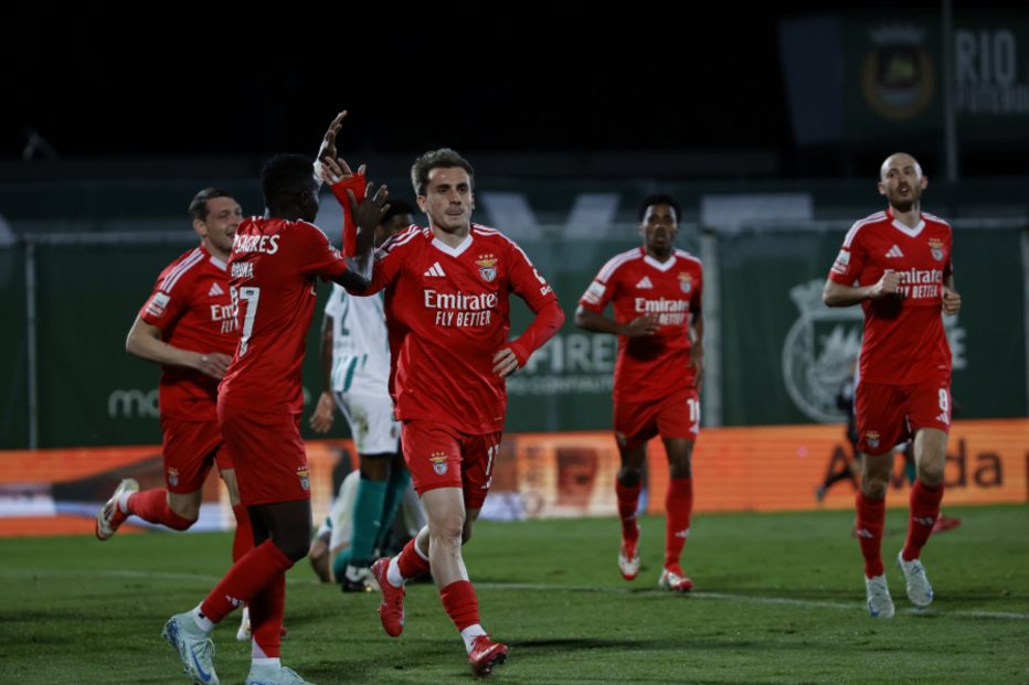 Aktürkoglu volta a dar vantagem aos encarnados