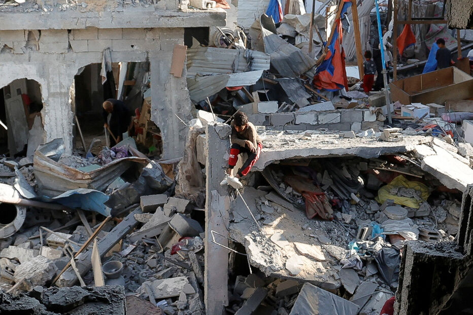 Destroços em Gaza após ataque de Israel