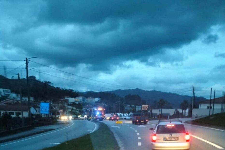 Mulher ferida em colisão na Póvoa de Lanhoso 