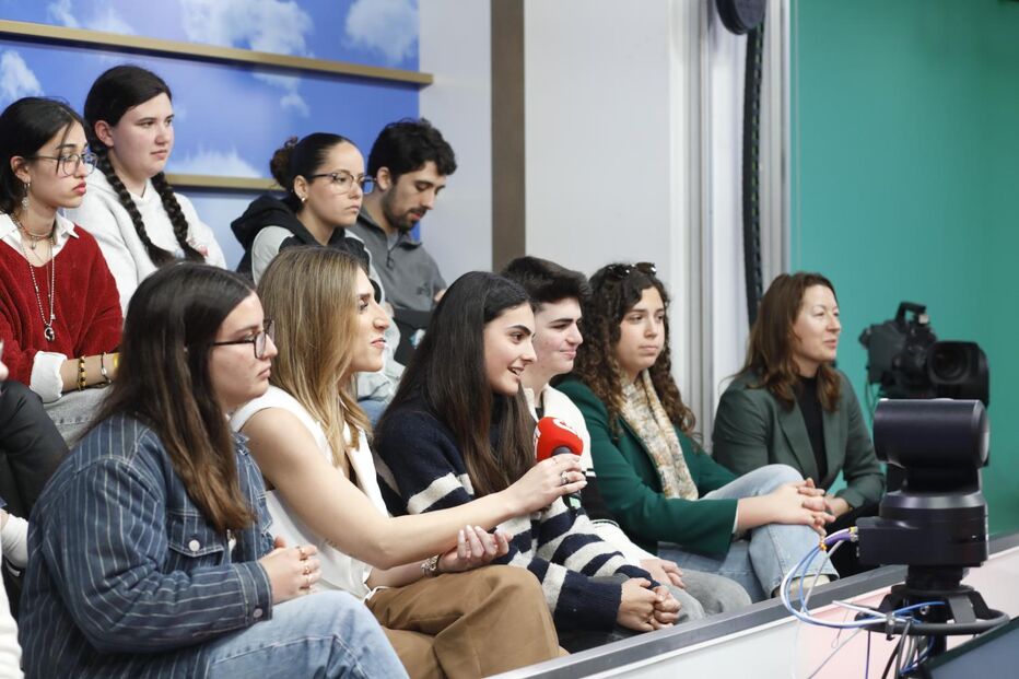 Estudantes fazem perguntas no dia de 'Redação Aberta' 