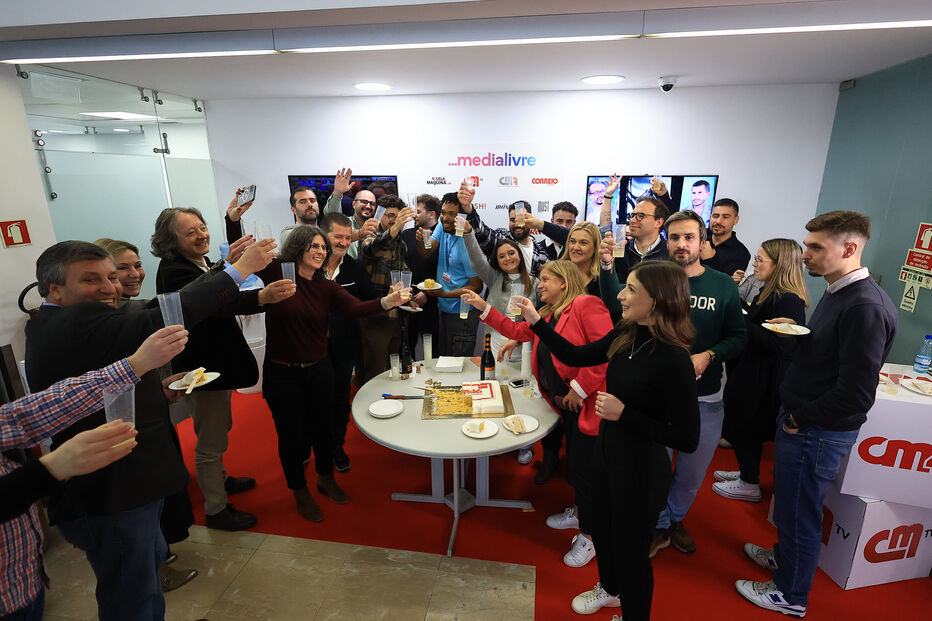 Imagem ANIVERSAÌRIO CORREIO DA MANHAÌƑ_164310_3372_.JPG (24323692) (Milenium)