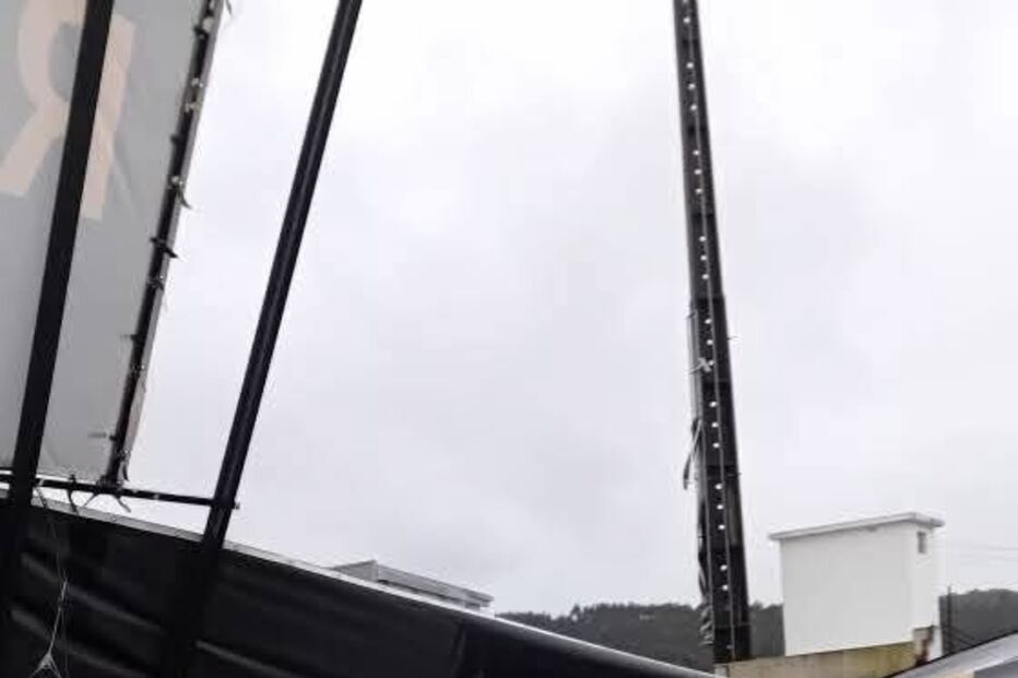 Queda de muro danifica campas e jazigos do cemitério de Lourosa