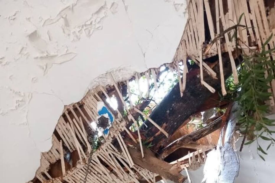 Árvore destrói telhado de capela em Penafiel