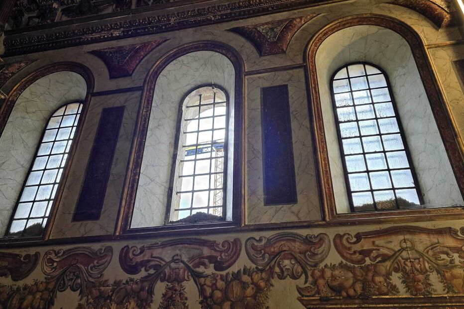 Vento forte arranca janela de ferro da igreja da Misericórdia de Aveiro