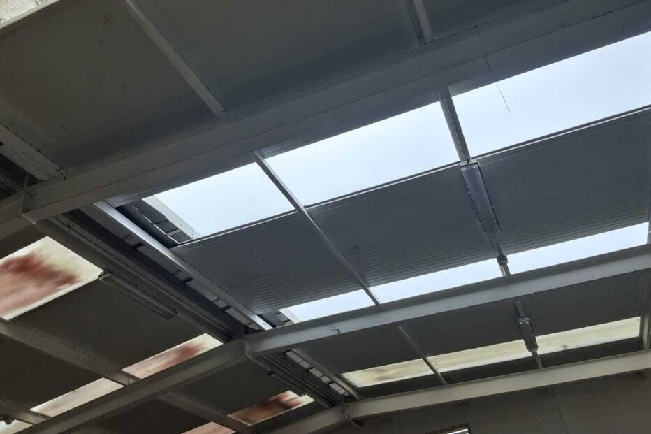 Vento arranca parte da cobertura do externato de Vila Meã