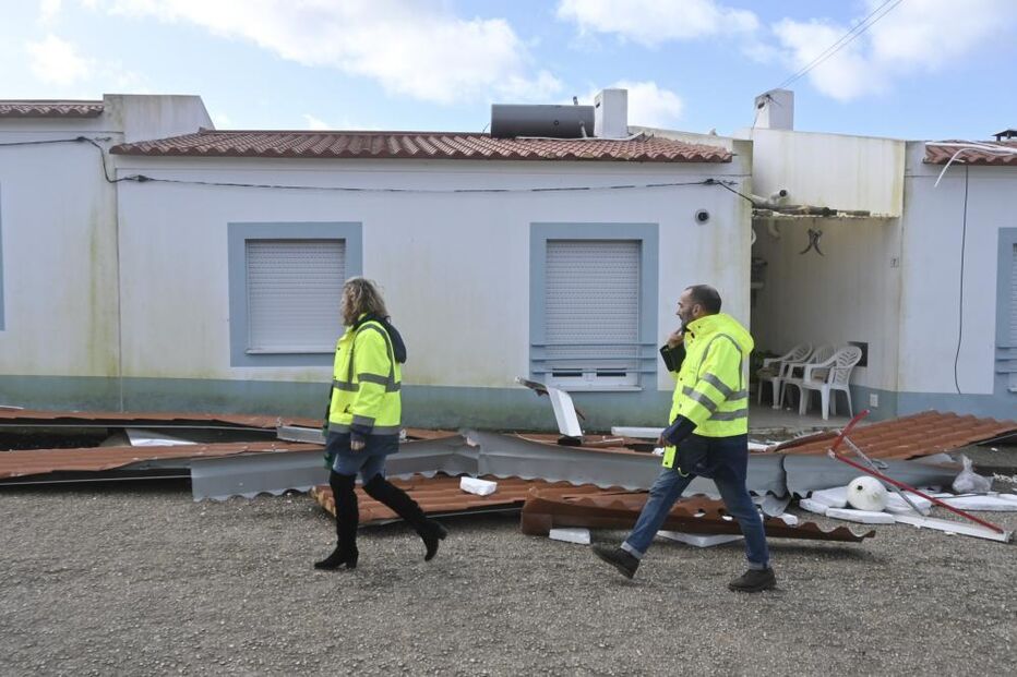 Danos numa habitação onde residiam 13 pessoas na Lourinhã