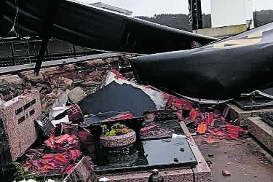 S. M. Feira. Cemitério de Lourosa ficou danificado.