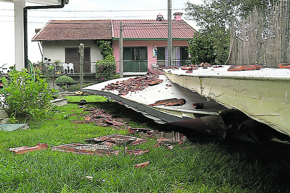 Famalicão. Danos provocados pela passagem da depressão ‘Martinho’ junto a uma moradia em Famalicão. 