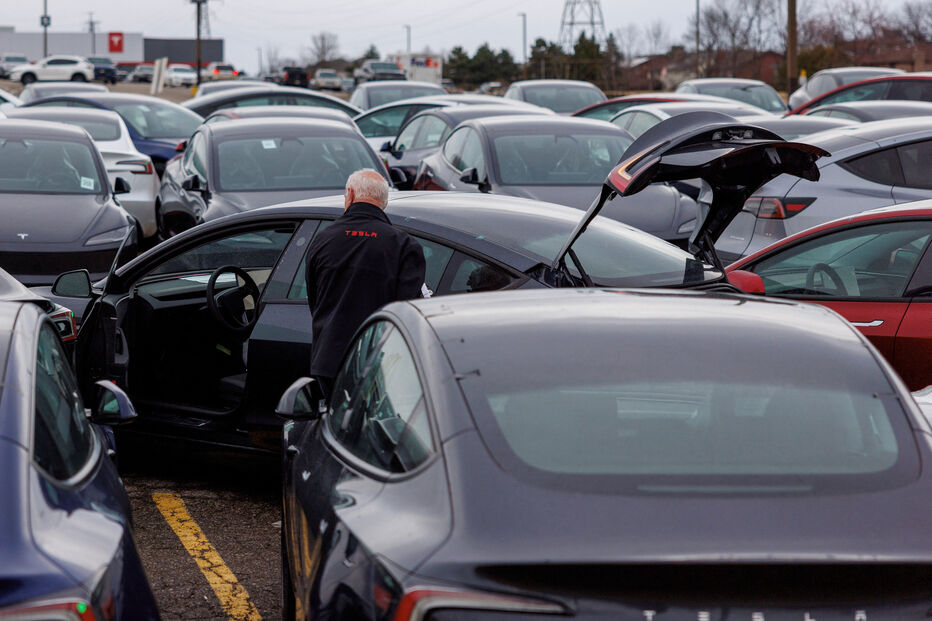 Veículos Tesla danificados em ações de protesto no Canadá contra Trump e Musk