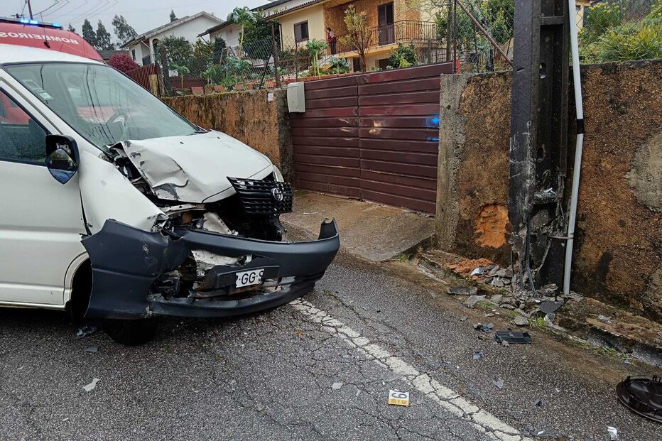 Três idosos feridos em despiste em Oliveira de Azeméis