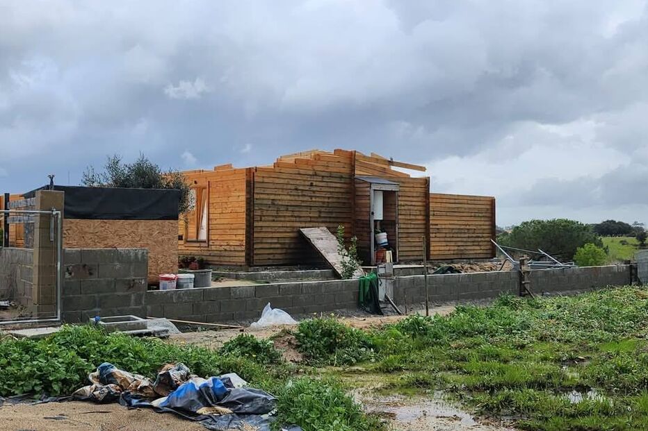 casa madeira destruida.jpg