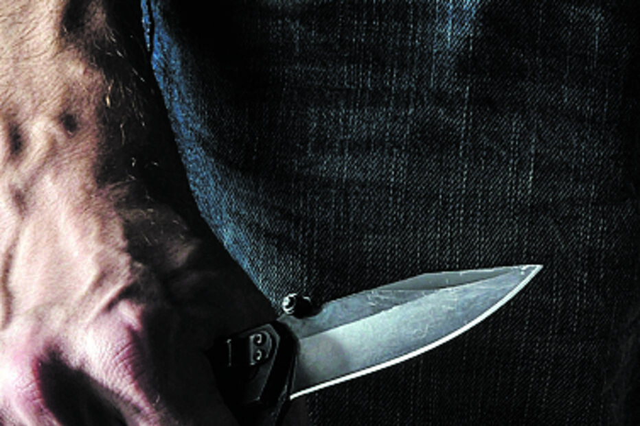 Menor ameaçava as vítimas com uma arma branca 