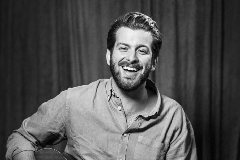 Tiago Nacarato é filho de brasileiros e nasceu no seio de uma família musical