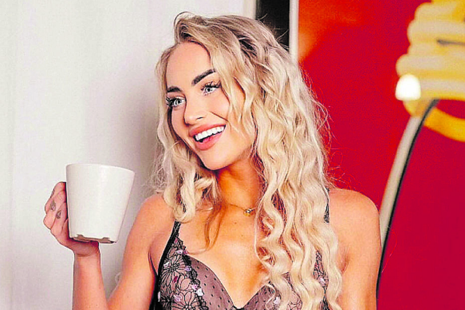 Jogadora em campanha de lingerie