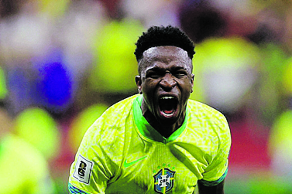 Vinicius celebra o seu golo 