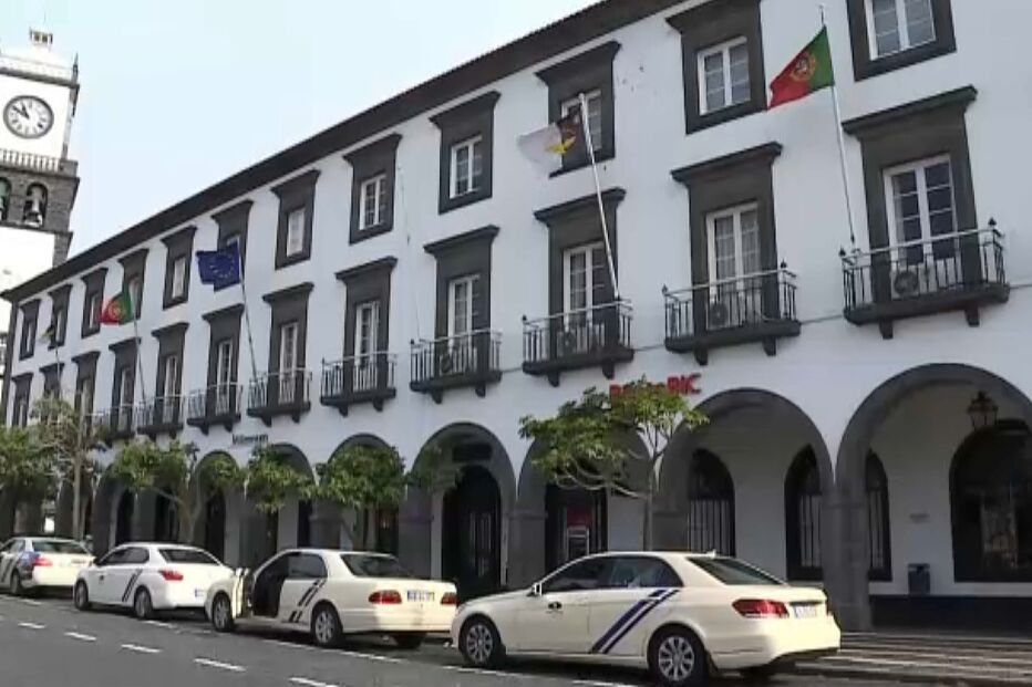 Mulher paga 10 mil euros a primo para asfixiar até à morte marido doente em Angra do Heroísmo