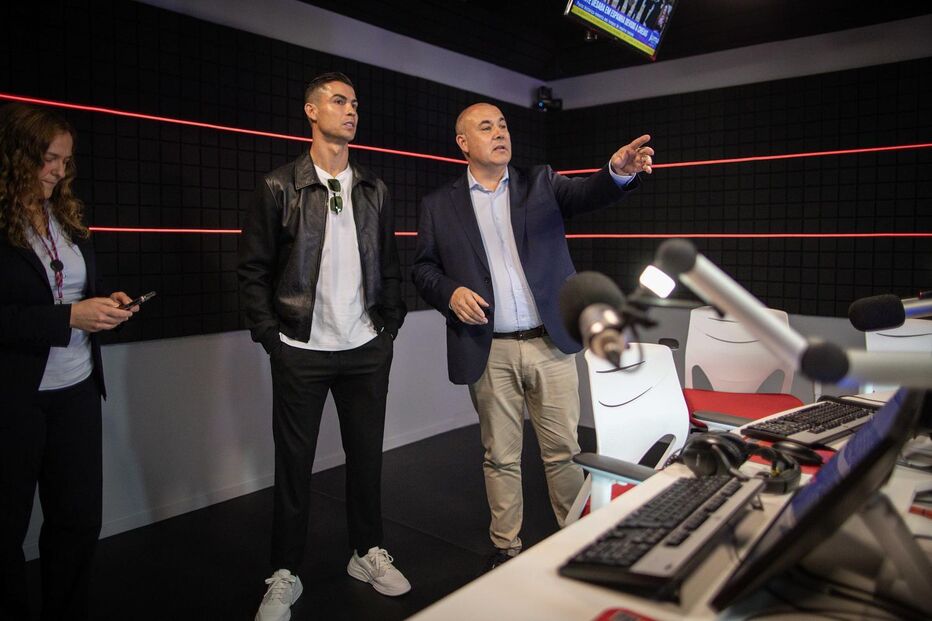 Cristiano Ronaldo visita redação e estúdios da Medialivre