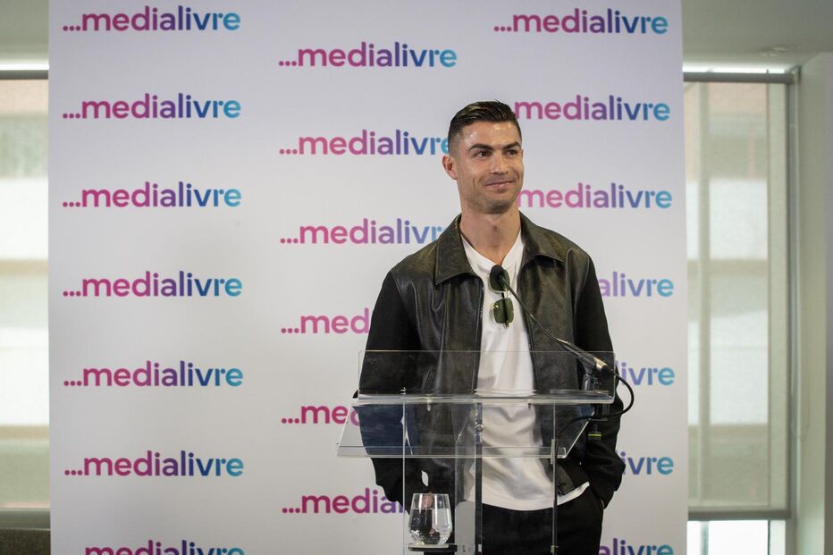 Cristiano Ronaldo visita redação e estúdios da Medialivre