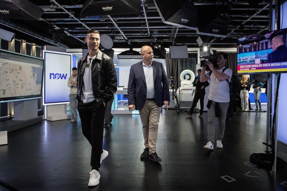 Cristiano Ronaldo visita redação e estúdios da Medialivre