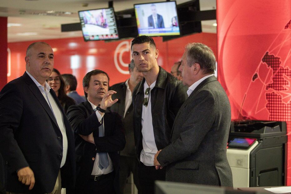 Cristiano Ronaldo visita redação e estúdios da Medialivre