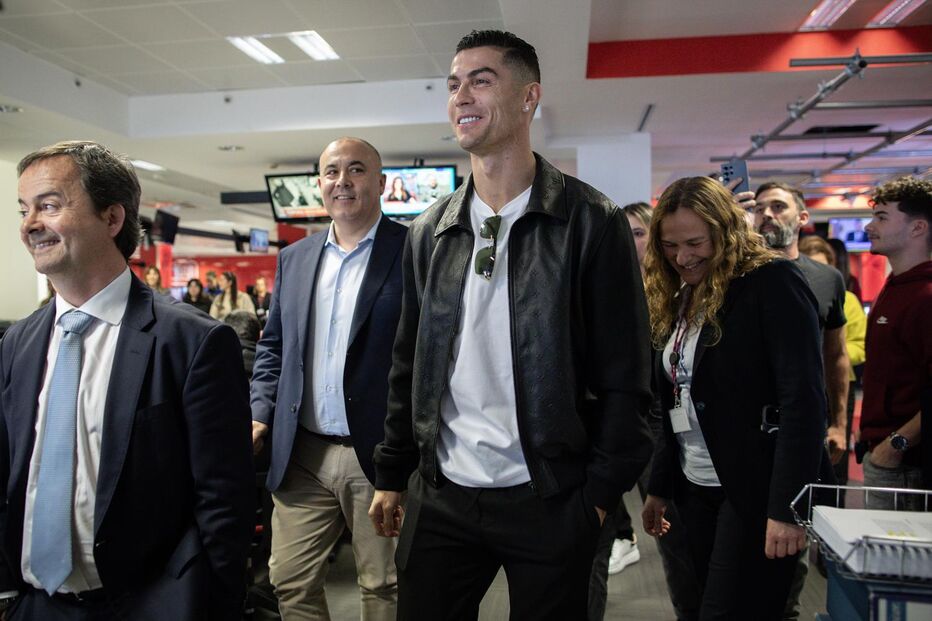 Cristiano Ronaldo visita redação e estúdios da Medialivre