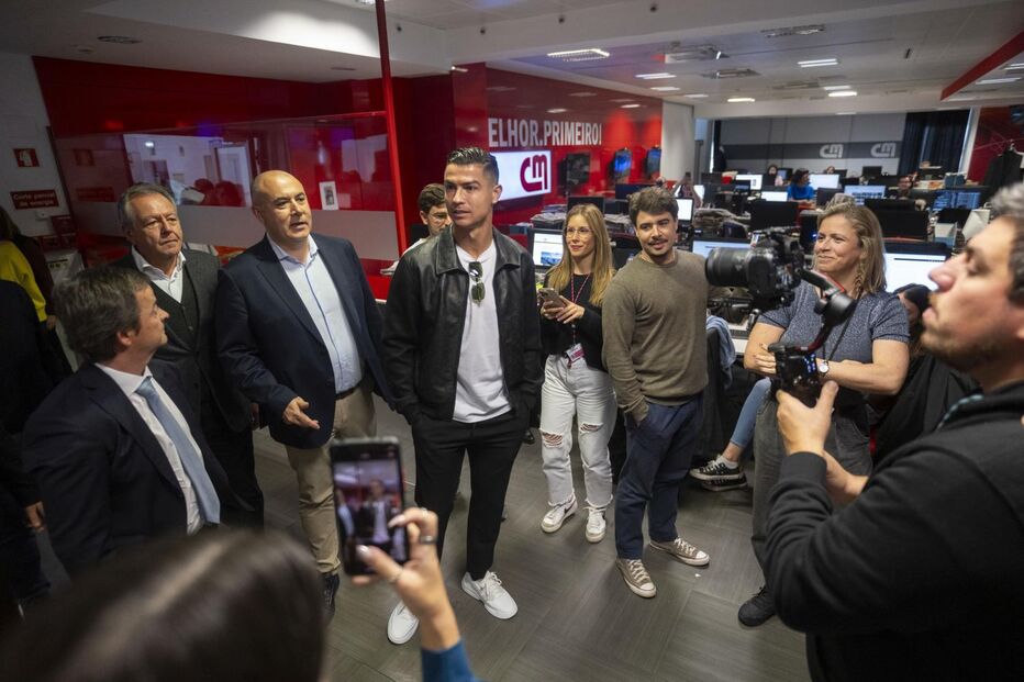 Cristiano Ronaldo visita redação e estúdios da Medialivre