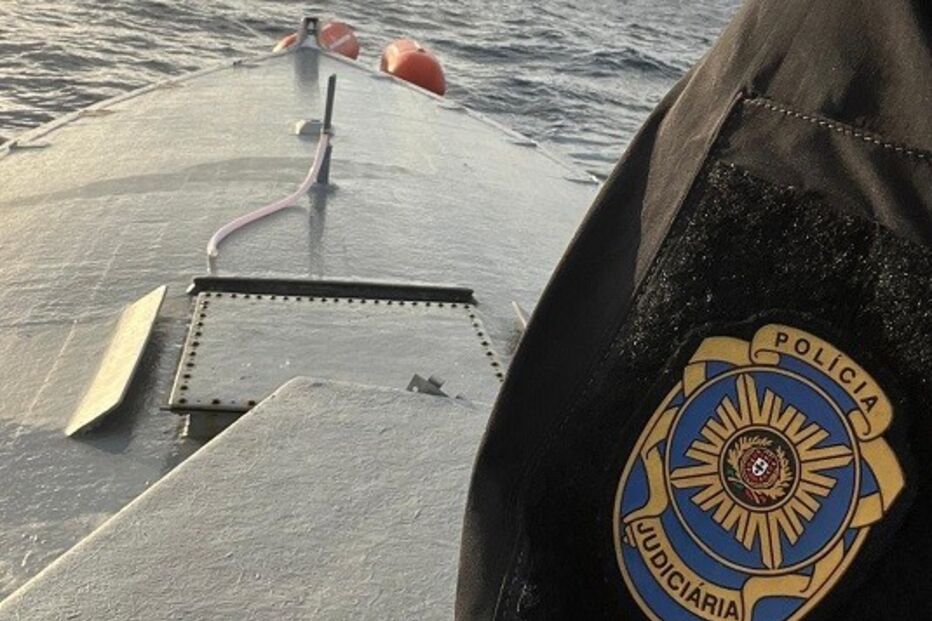 PJ apanha em alto mar narcosubmarino com sete toneladas de cocaína