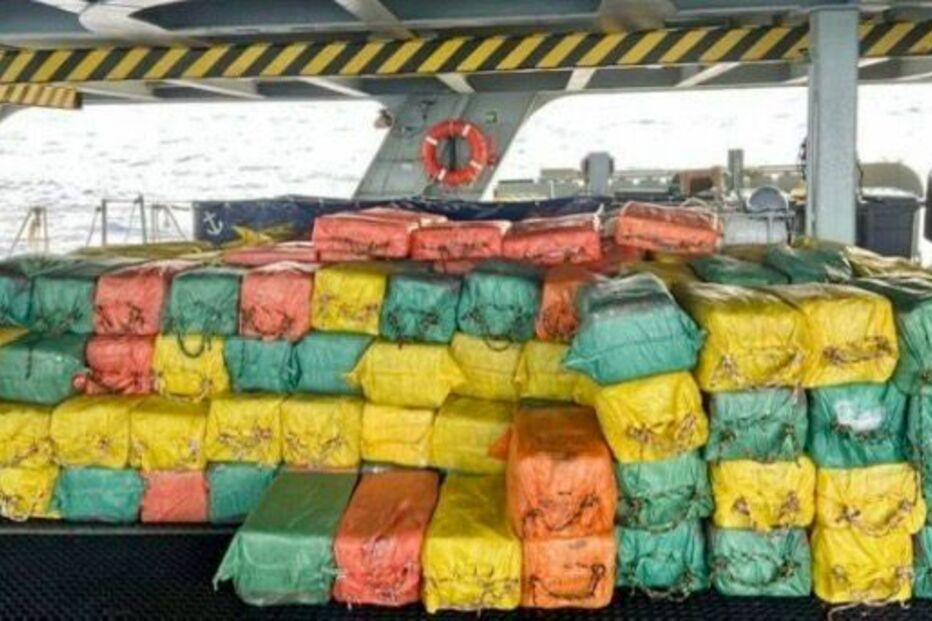 PJ apanha em alto mar narcosubmarino com 6,5 toneladas de cocaína