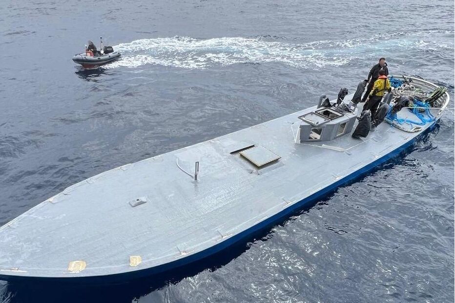 PJ apanha em alto mar narcosubmarino com 6,5 toneladas de cocaína