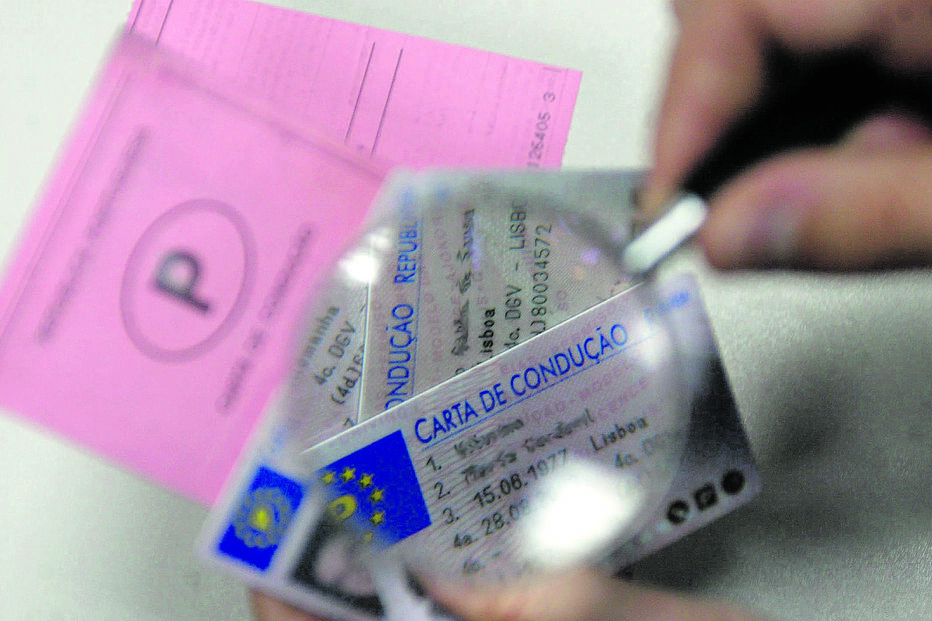 Idade para tirar a carta de condução vai descer para 17 anos