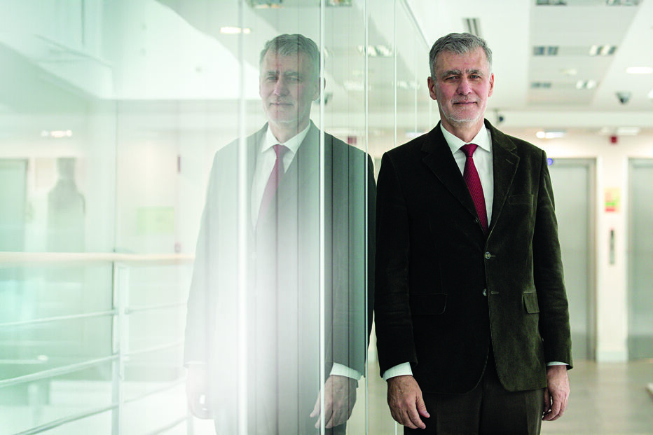 Henrique  Gouveia e Melo tem 64 anos 