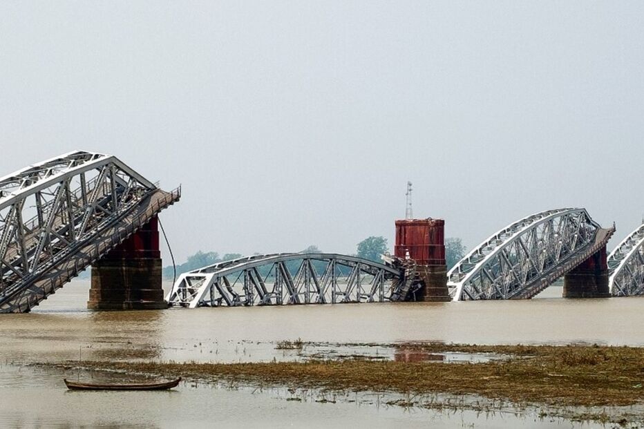 Ponte em Mandalay colapsa após sismo de magnitude de 7.7