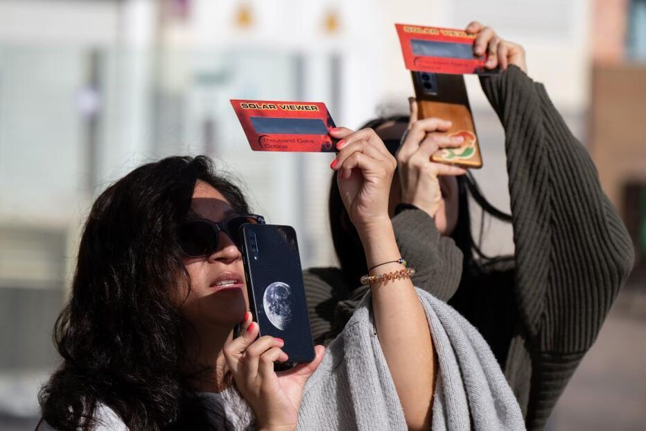 Eclipse solar parcial visto em Fuerteventura, nas Ilhas Canárias, em Espanha