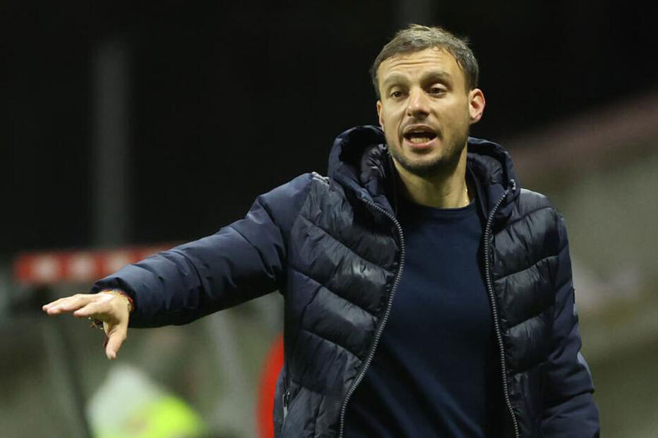 Martín Anselmi a dar indicações aos seus jogadores