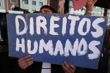 Mais de uma centena de imigrantes manifestam-se junto à AIMA 