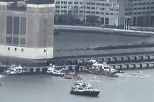Helicóptero despenha-se no Rio Hudson em Nova Iorque
