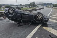 Dois feridos em despiste de carro em Santa Maria da Feira