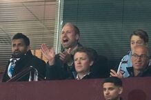 Príncipe William leva filho a um jogo de futebol