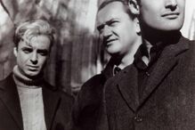 Nuno Guerreiro com os elementos da banda 'Ala dos Namorados'