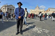 Peregrinos na Praça de São Pedro, no Vaticano