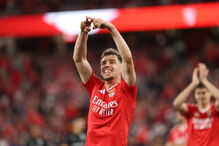 Adrian Bajrami marca o segundo golo das 'águias'